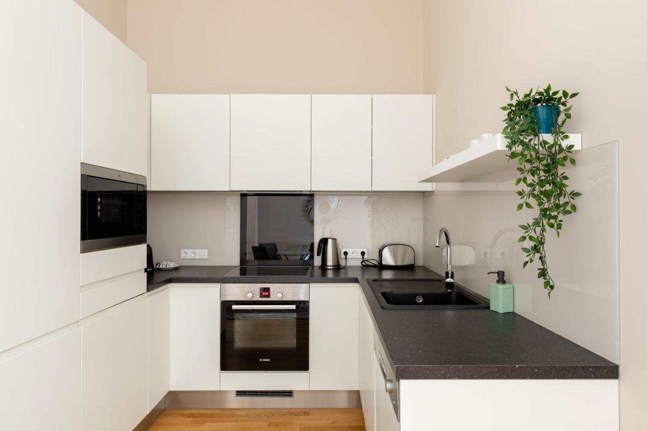 Lovely 2-Bedroom Apartment At The Vaci Street 布达佩斯 外观 照片