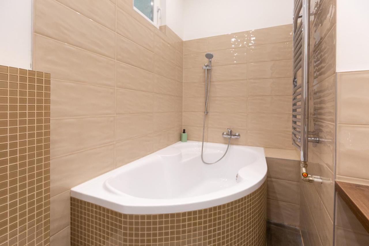 Lovely 2-Bedroom Apartment At The Vaci Street 布达佩斯 外观 照片