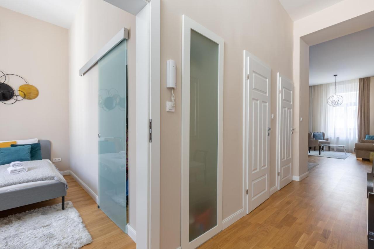 Lovely 2-Bedroom Apartment At The Vaci Street 布达佩斯 外观 照片