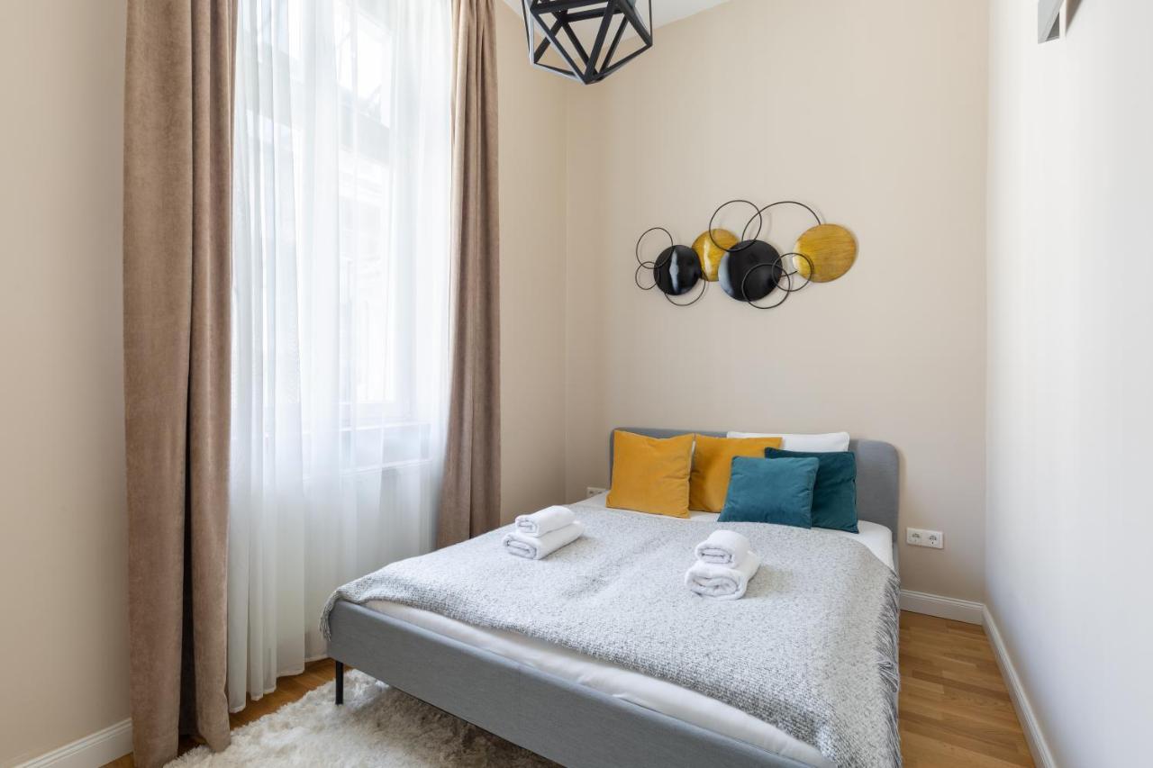 Lovely 2-Bedroom Apartment At The Vaci Street 布达佩斯 外观 照片